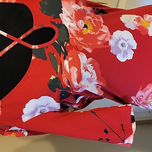 Guess red floral top NWT size M - Picture 3 of 15